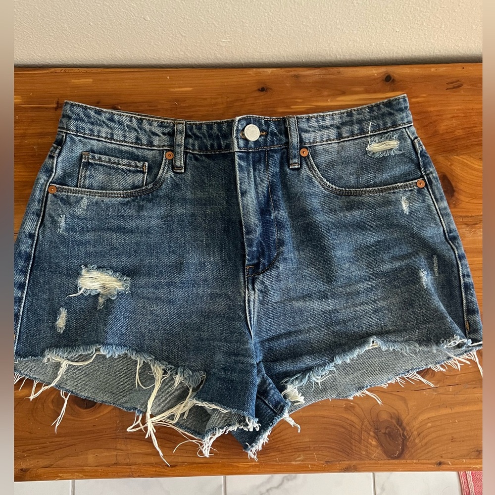 Blank NYC The Barrow distressed denim shorts size 28